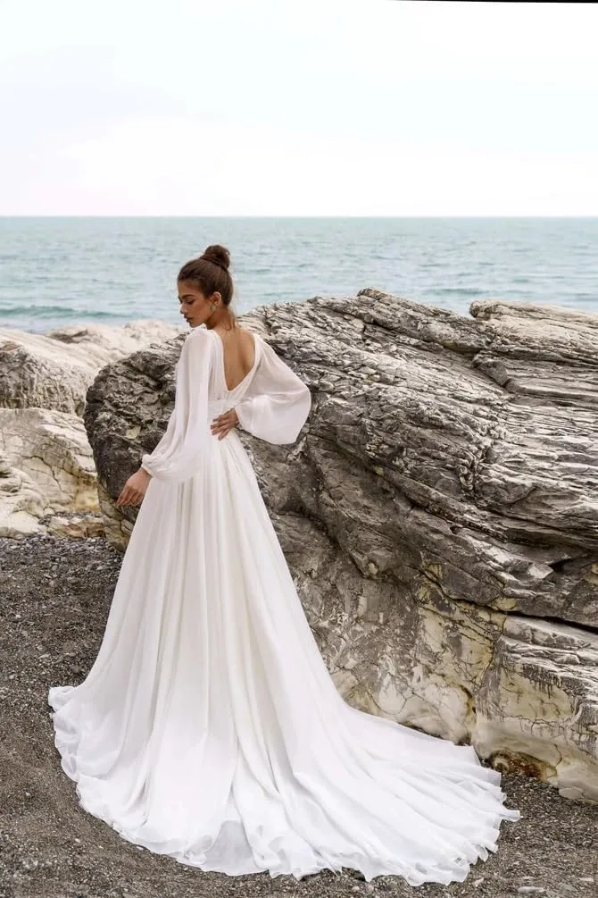 Beach Long Sleeve Wedding Dresses for Bride V Neck Empire Waist Slit A Line Chiffon Bridal Gown with Train
