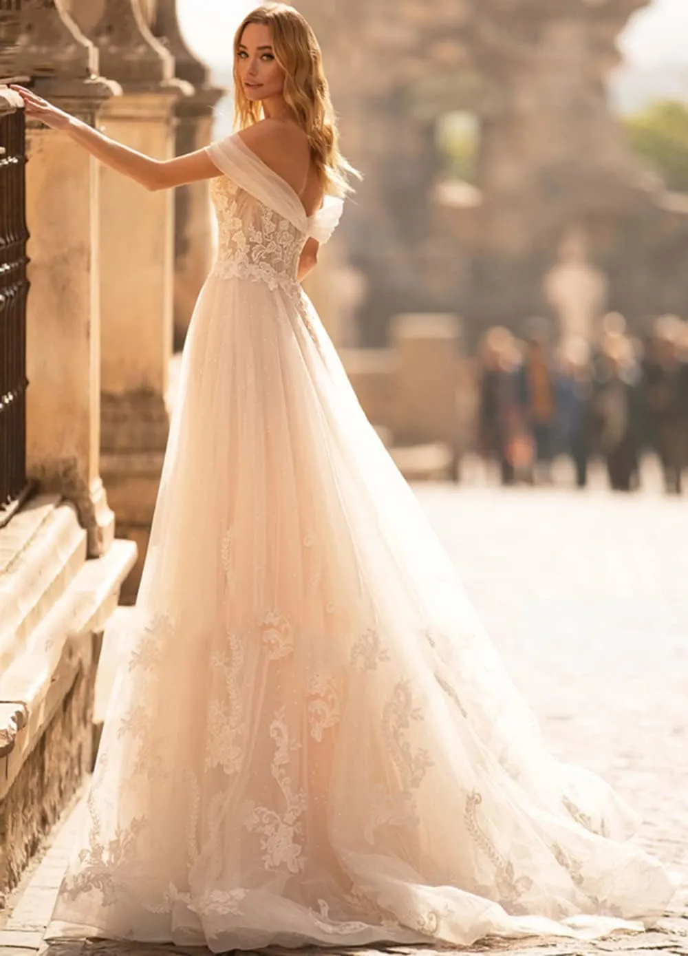 Fanciest Women's Lace Wedding Dresses for Bride 2024 Ball Gowns White
